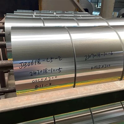 Rollo de papel de aluminio color plata